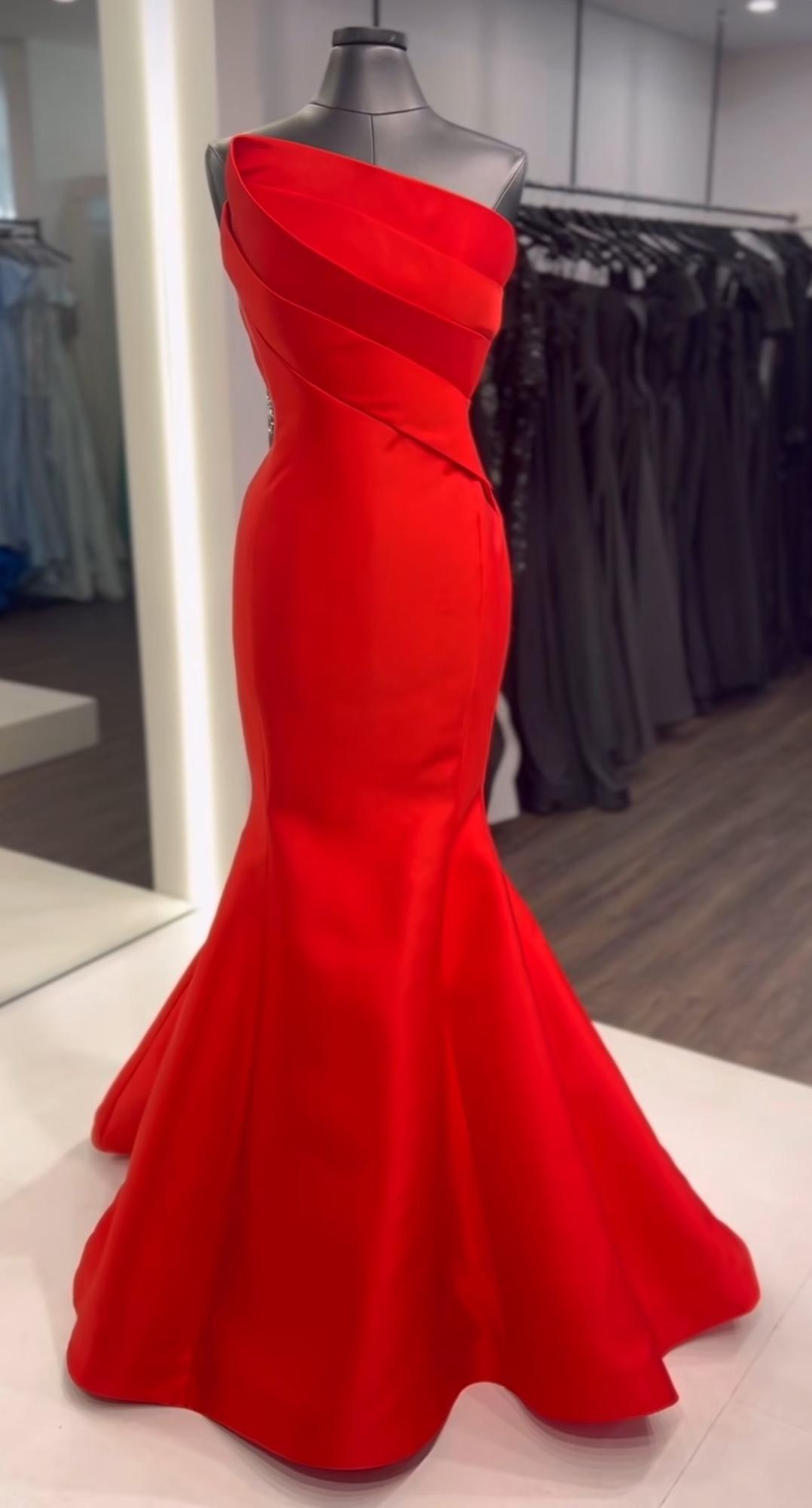 Nicole Bakti 7206