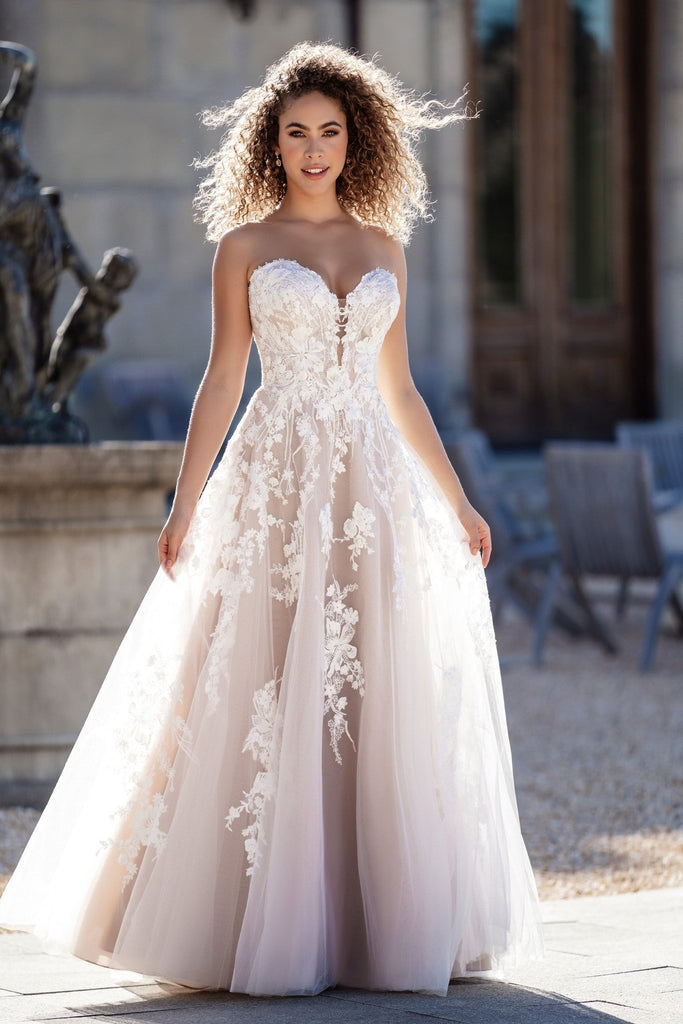 Allure Bridals - 9376 Sample Gown - Adinas Bridal