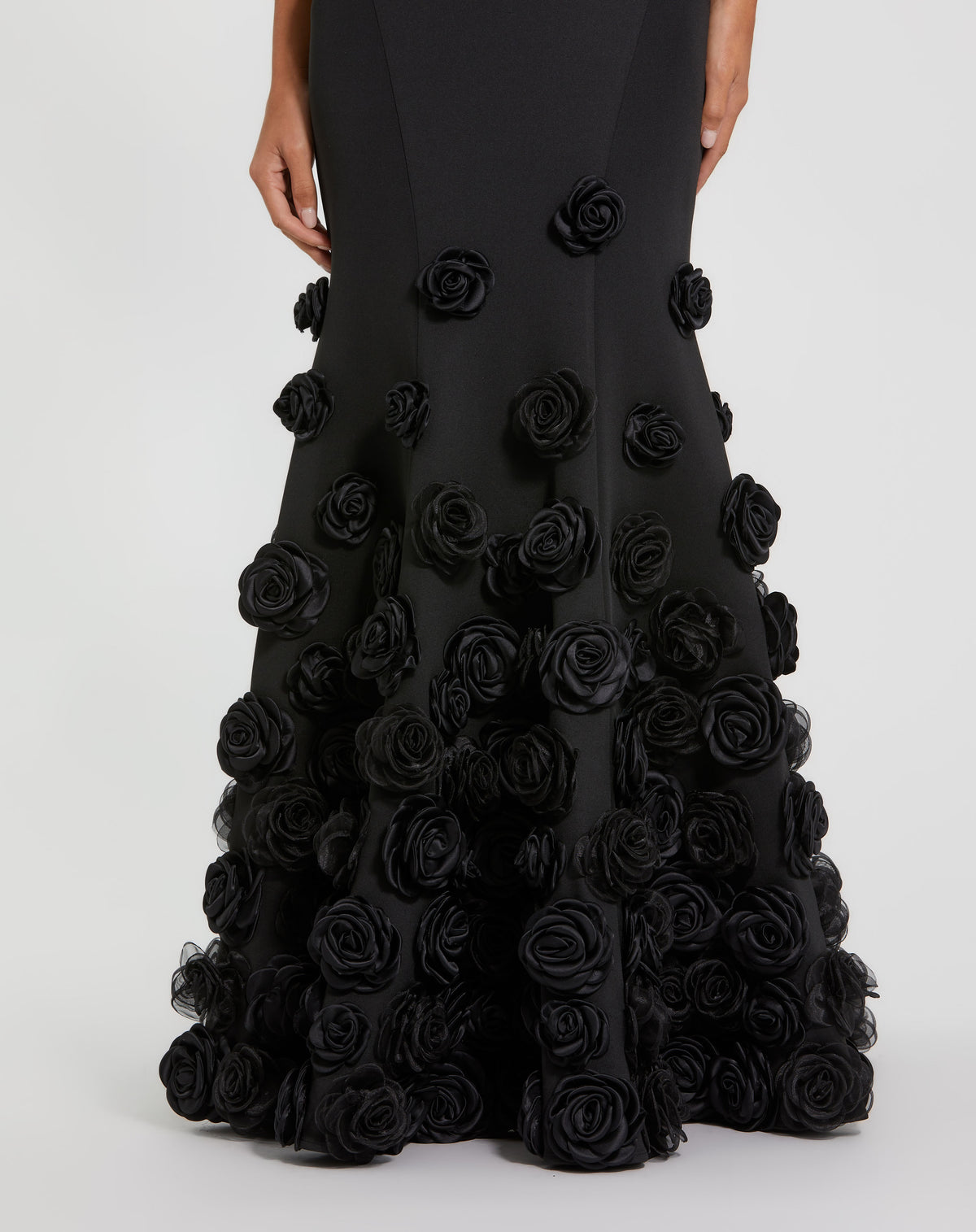 Mac Duggal 21038 Black close-up
