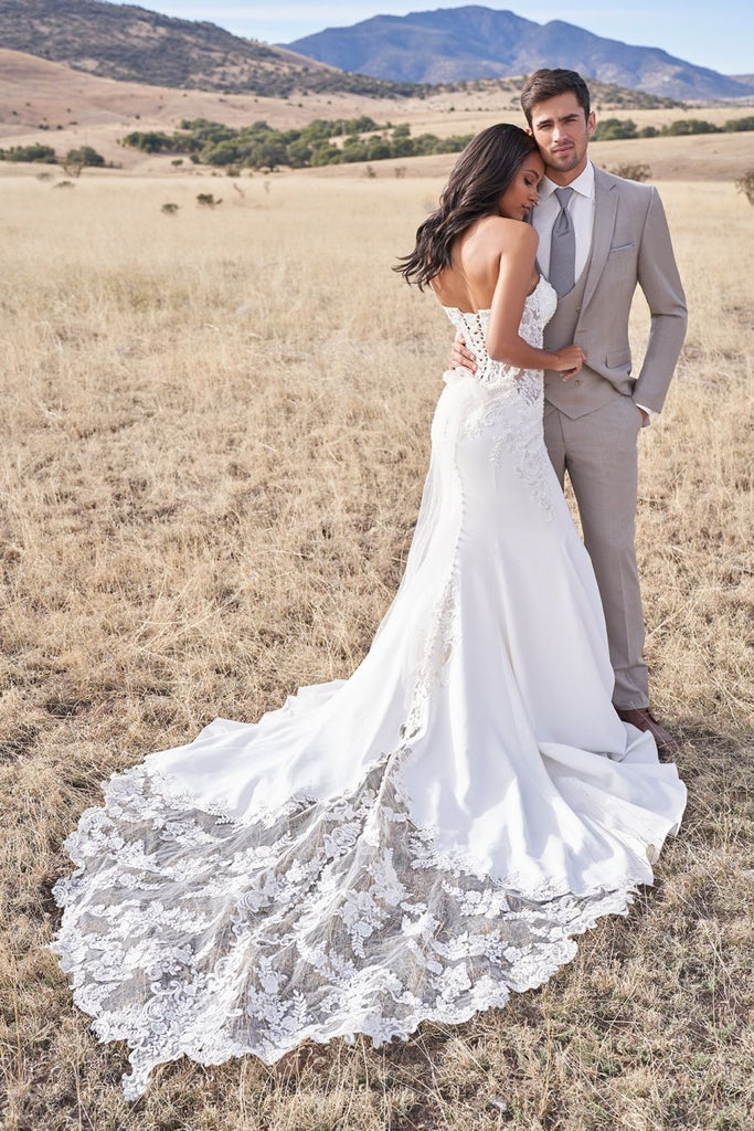 Allure Bridals - 9376 Sample Gown - Adinas Bridal